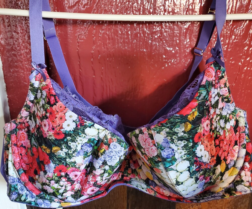 NWOT Purple Lace and Floral Frech Balconette Bra
48D